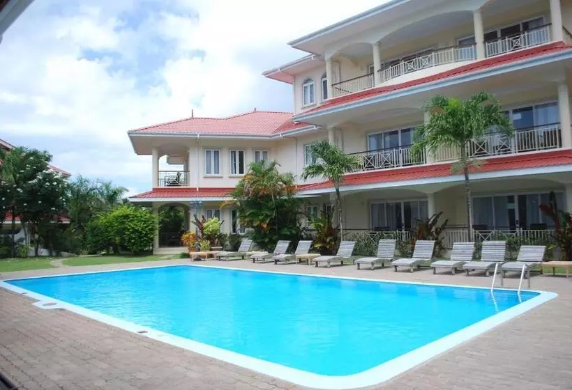 هتل Marie Laure Suites