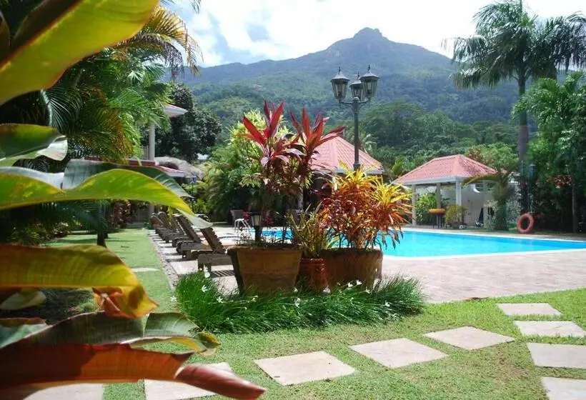 هتل Marie Laure Suites