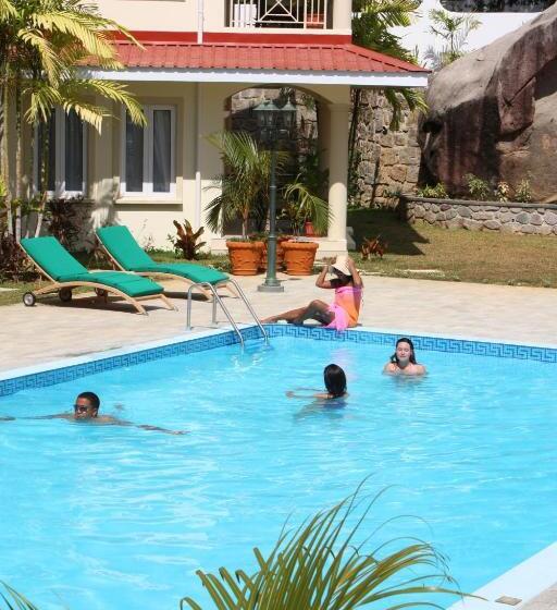 هتل Marie Laure Suites