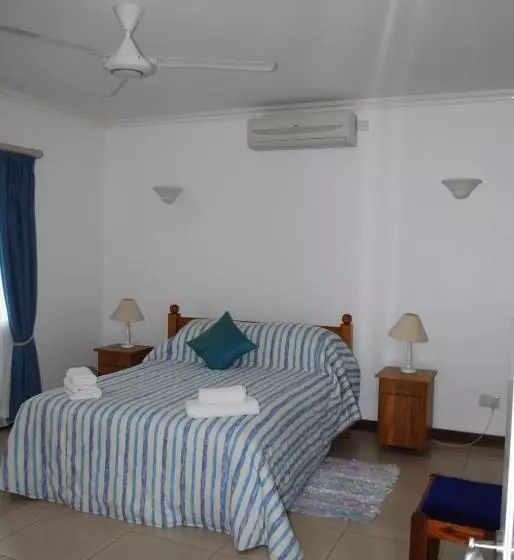 هتل Marie Laure Suites