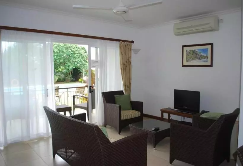 هتل Marie Laure Suites