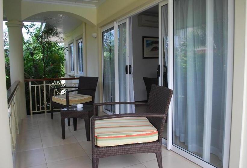 هتل Marie Laure Suites