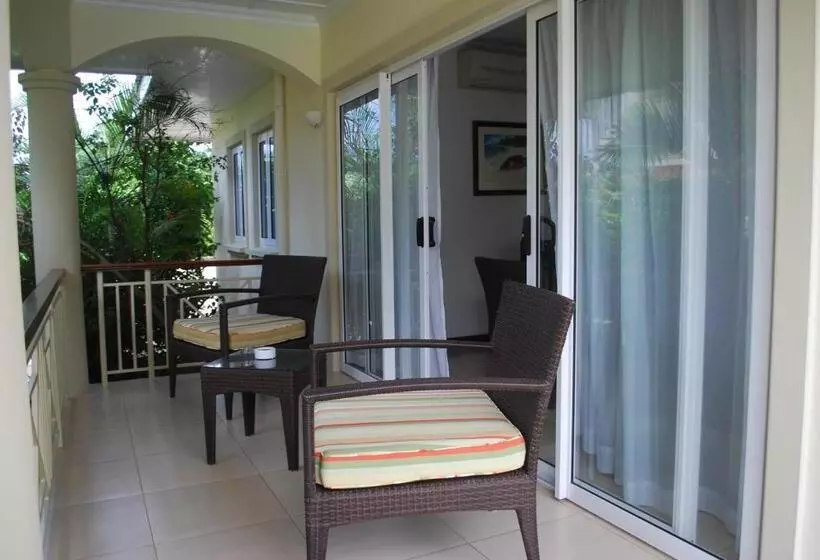 هتل Marie Laure Suites