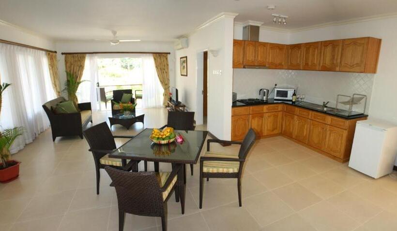 هتل Marie Laure Suites