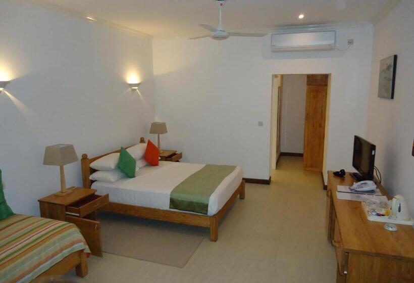 هتل Marie Laure Suites