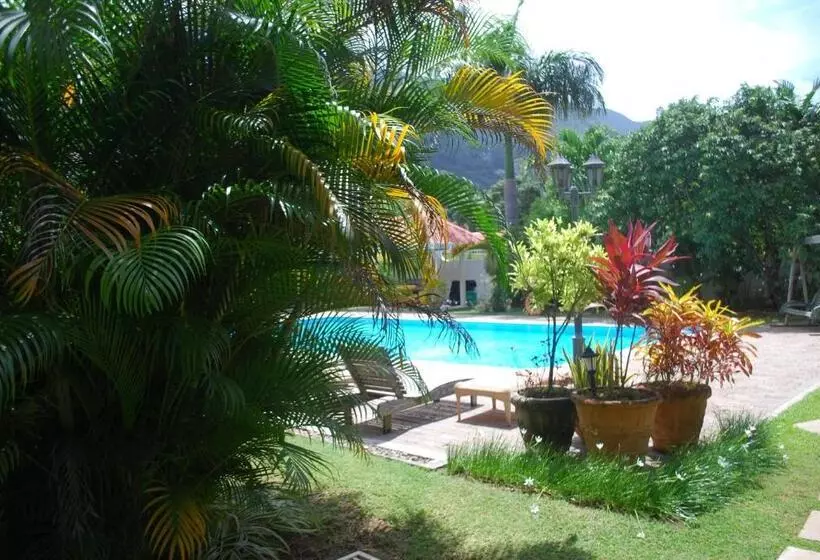 هتل Marie Laure Suites