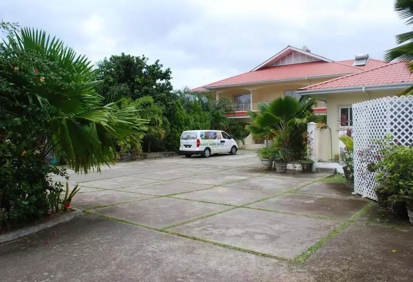 هتل Marie Laure Suites