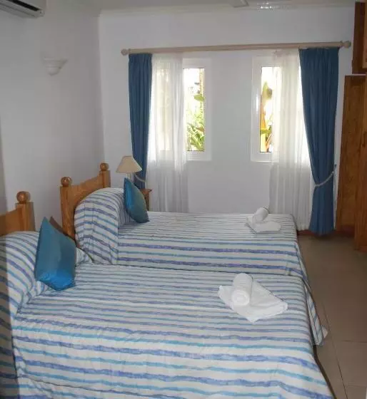 هتل Marie Laure Suites