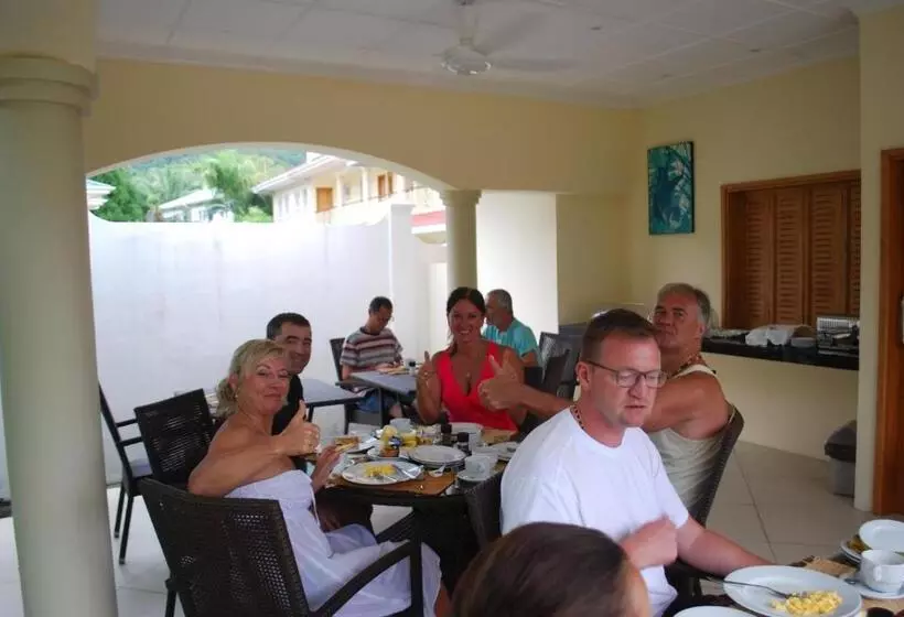 هتل Marie Laure Suites