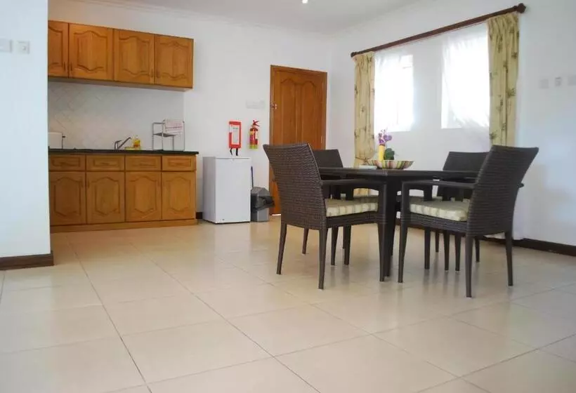 هتل Marie Laure Suites