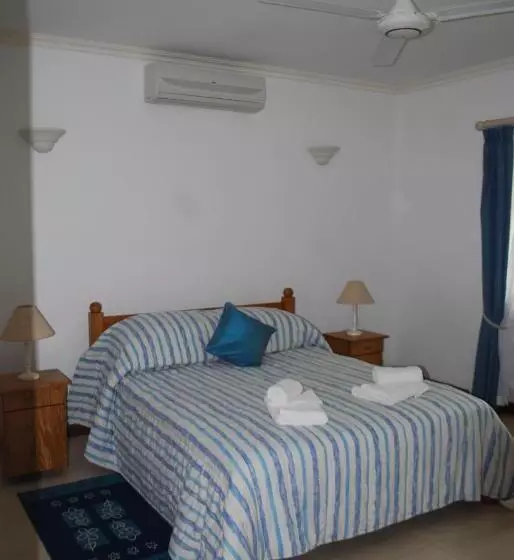 هتل Marie Laure Suites