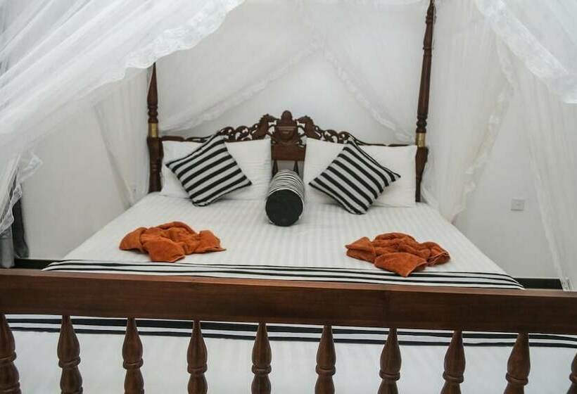 호텔 Mirissa Village