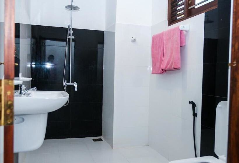 호텔 Mirissa Village