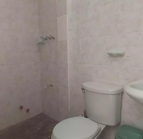 هاستل Hostal Salares