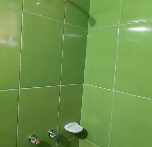 هاستل Hostal Salares