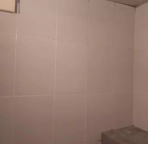 هاستل Hostal Salares