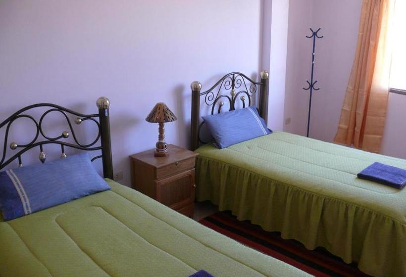 هاستل Hostal Salares