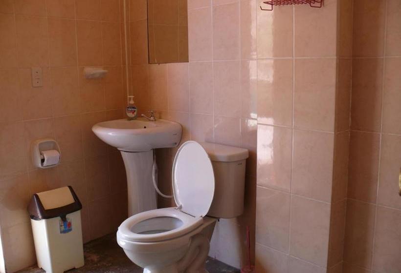 هاستل Hostal Salares