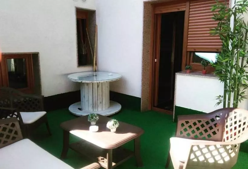 Zendoira   Hostel