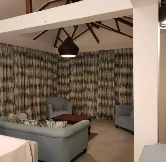Aamiaismajoitus (B&B) Nagenahira Beach Villa
