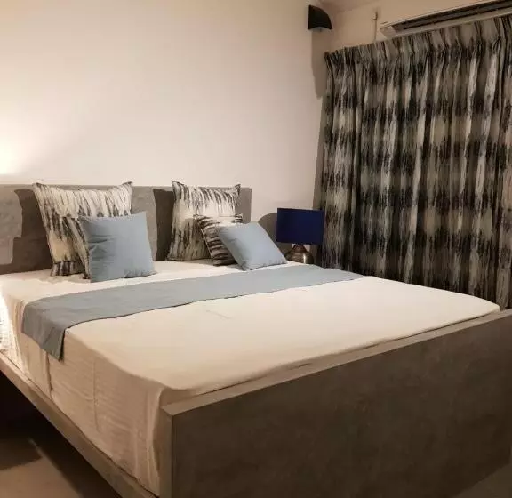 Aamiaismajoitus (B&B) Nagenahira Beach Villa