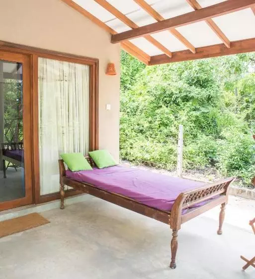 Aamiaismajoitus (B&B) Nagenahira Beach Villa