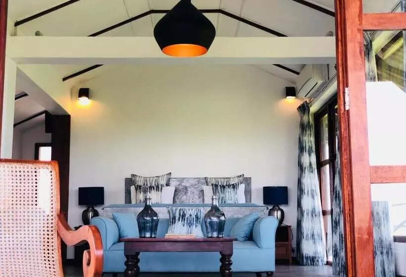 Aamiaismajoitus (B&B) Nagenahira Beach Villa