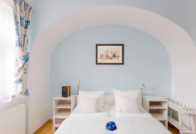 민박 Pštrossova Vila U Klášterní Zahrady