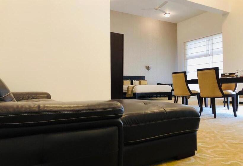 Hotel Grand Tamarind Lake