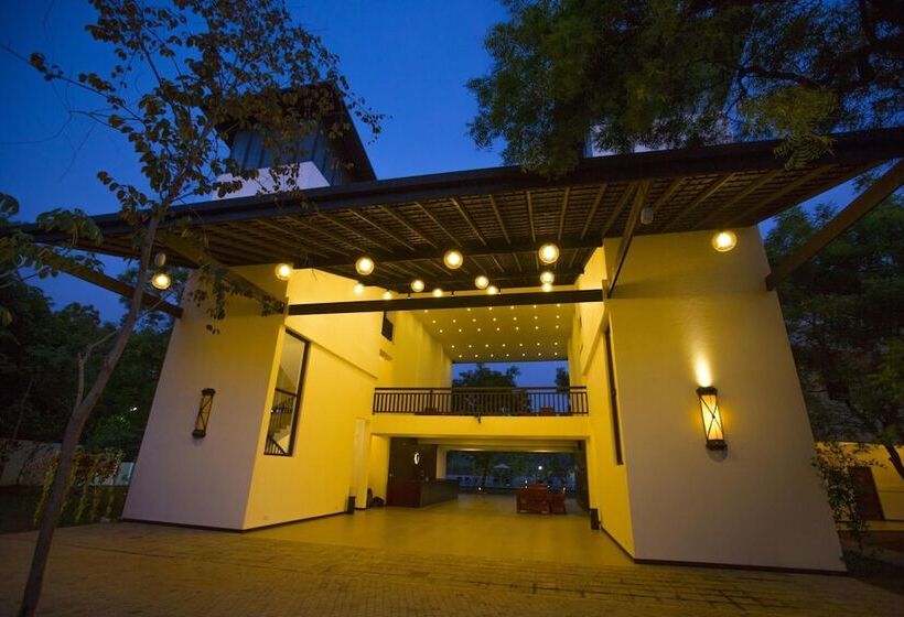 Hotel Grand Tamarind Lake