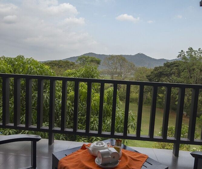 Hotel Grand Tamarind Lake