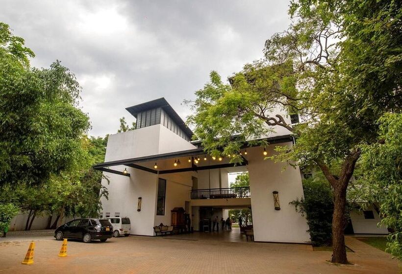 Hotel Grand Tamarind Lake