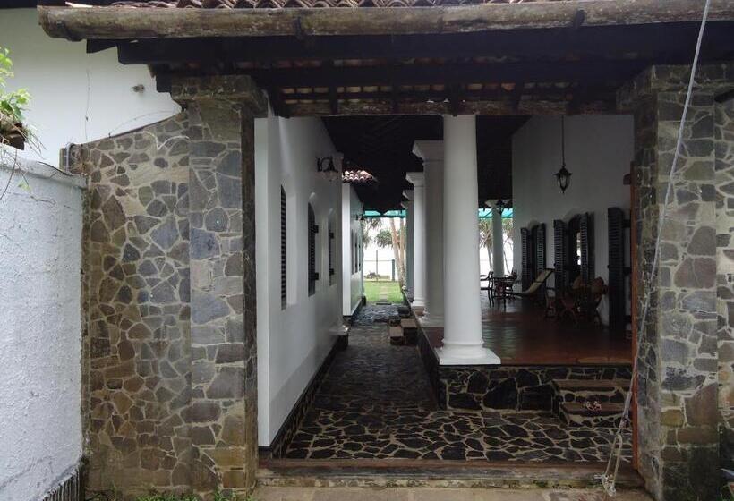 Villa Tissa Beach Resort