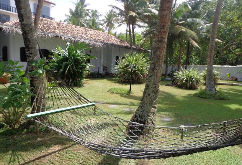 Villa Tissa Beach Resort