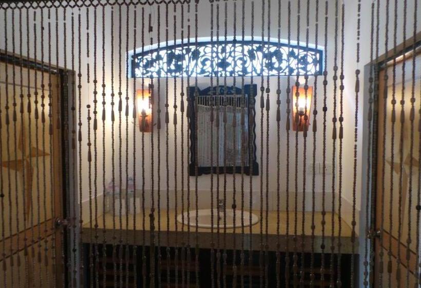 Villa Tissa Beach Resort