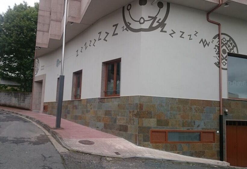 Zendoira Hostel