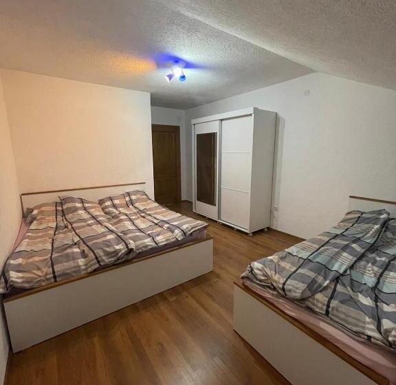 펜션 Perroi Shqiptar