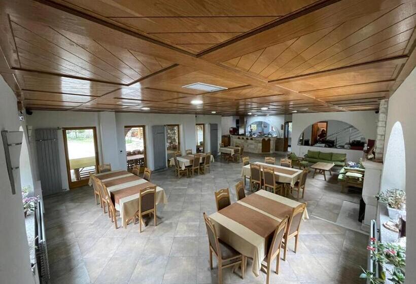 펜션 Perroi Shqiptar