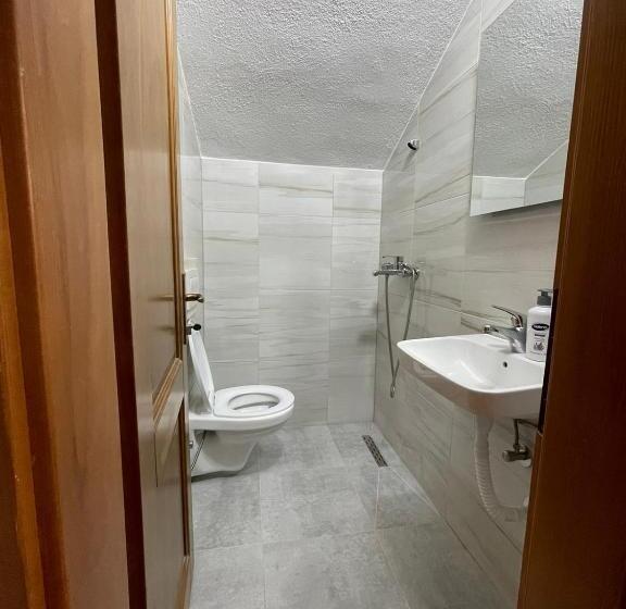 펜션 Perroi Shqiptar