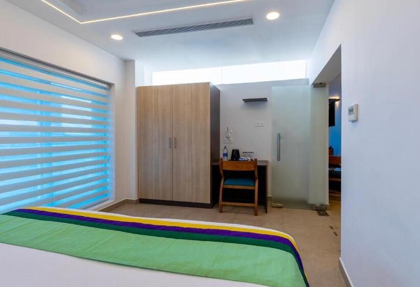 Hotel Treebo Vsaffron Regency,punnamada Lake