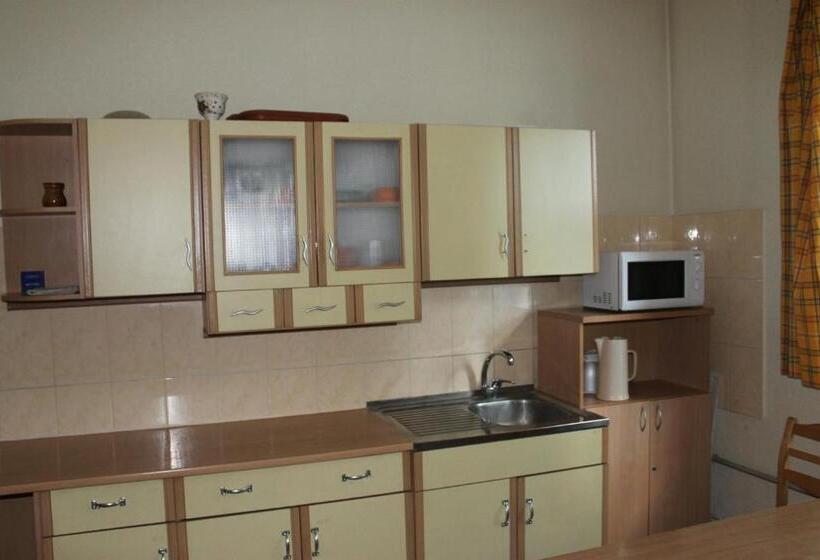 هاستل Latvijas Sarkanā Krusta Viesnīca