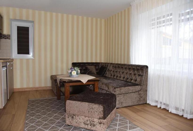 تختخواب و صبحانه Senoji Palanga