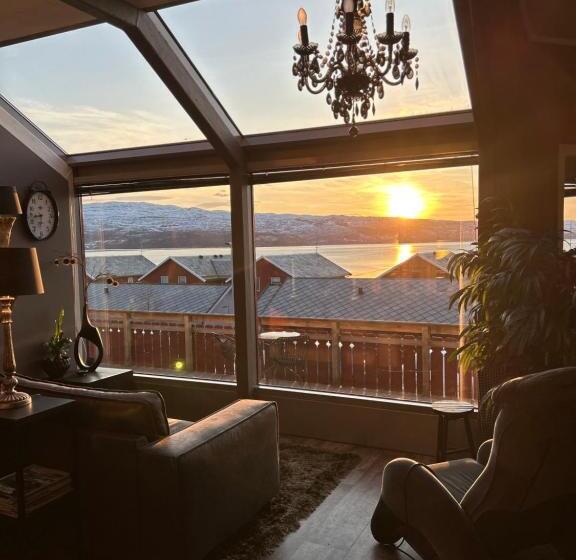 בית מלון כפרי Altafjord Gjestegaard