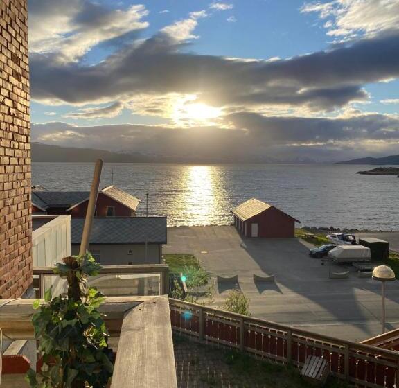 בית מלון כפרי Altafjord Gjestegaard