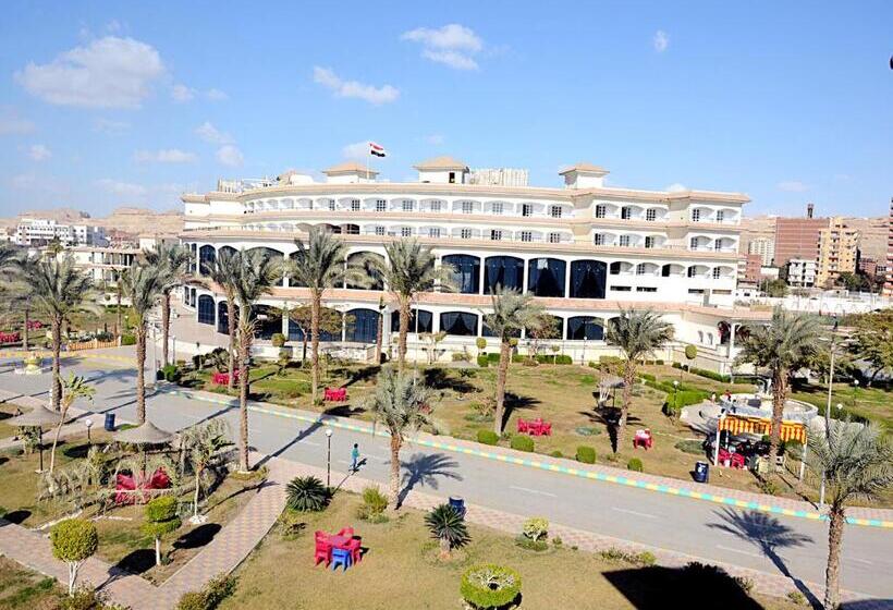 هتل Minya Compound Of The Armed Forces