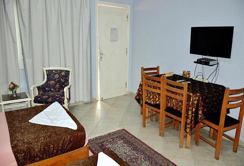 هتل Minya Compound Of The Armed Forces