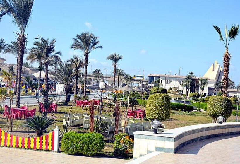 هتل Minya Compound Of The Armed Forces