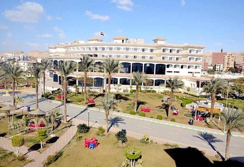هتل Minya Compound Of The Armed Forces