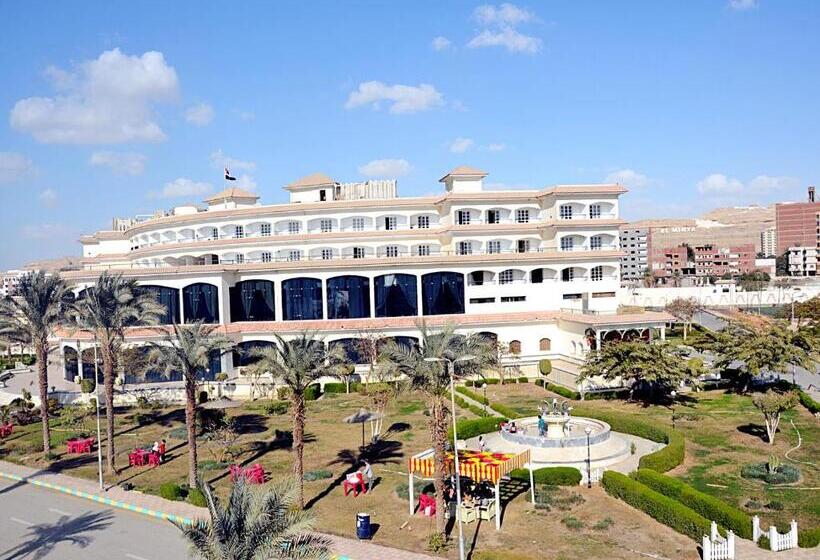 هتل Minya Compound Of The Armed Forces