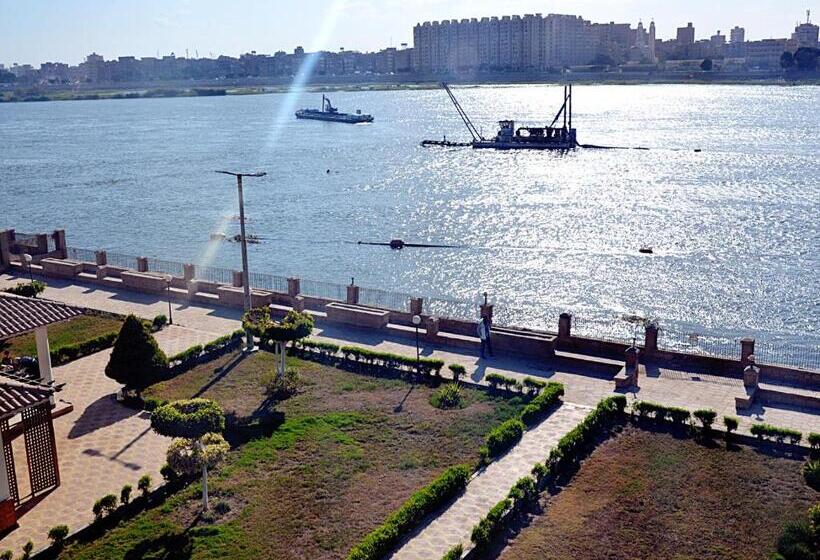 هتل Minya Compound Of The Armed Forces